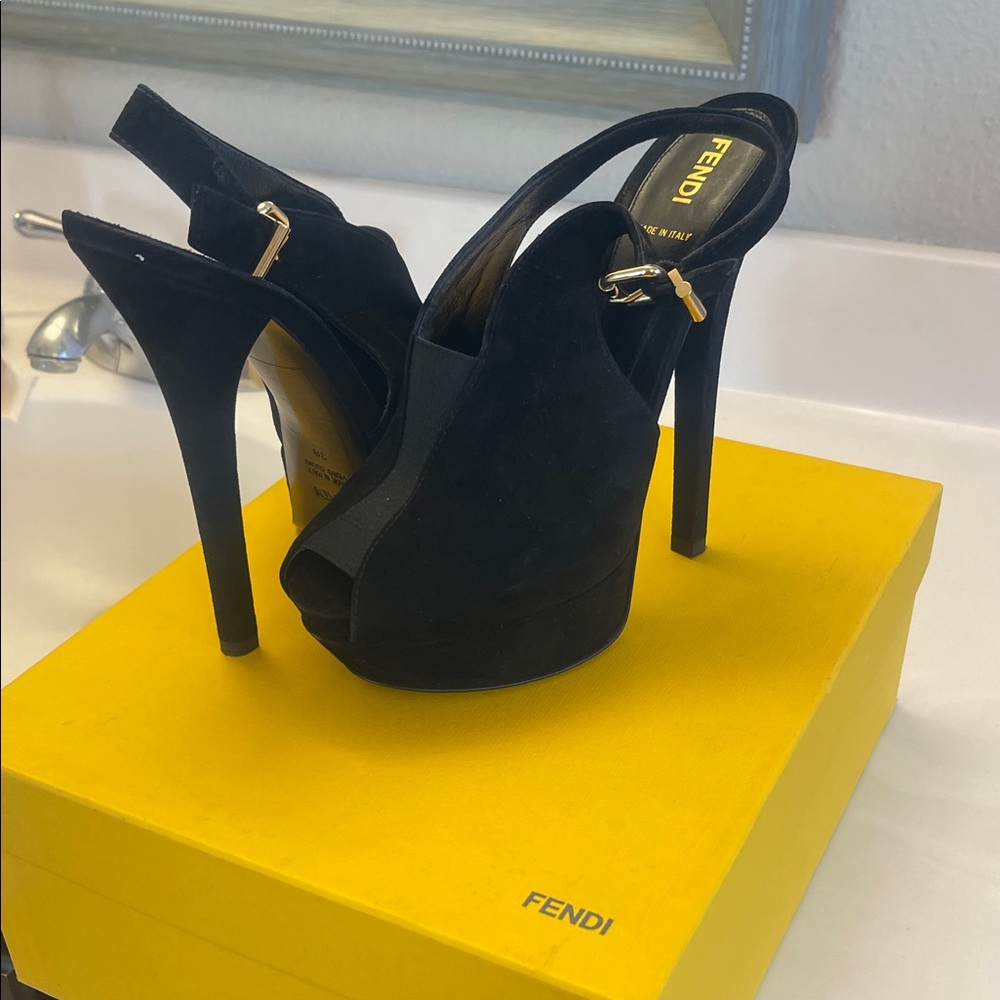 Fendi Elegant Black Peep-Toe Heels